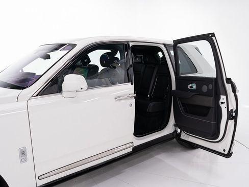 Used 2026 Rolls-Royce Cullinan AWD/4WD image 20