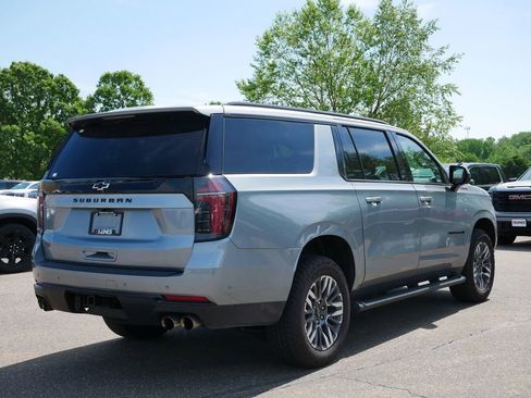 Used 2025 Chevrolet Suburban Z71 AWD/4WD image 10
