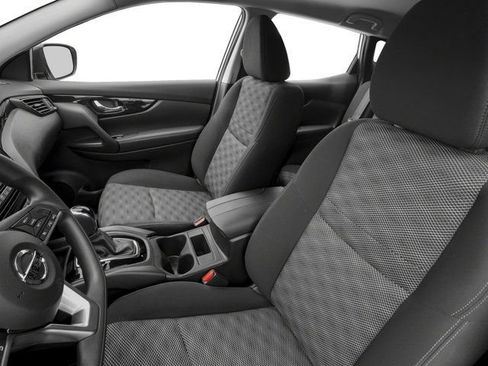 Used 2018 Nissan Rogue Sport SV FWD image 12