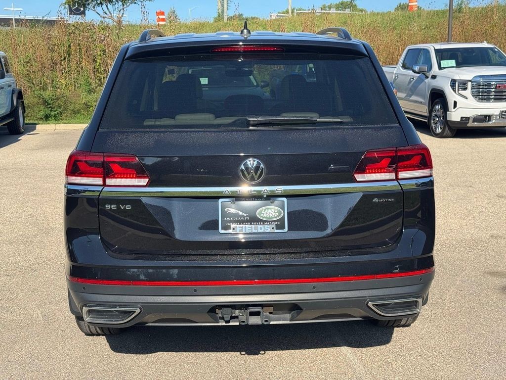 Used 2023 Volkswagen Atlas SE AWD/4WD image 3