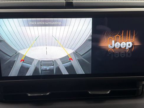 Used 2025 Jeep Wrangler Unlimited Sahara w/ Safety Group image 22