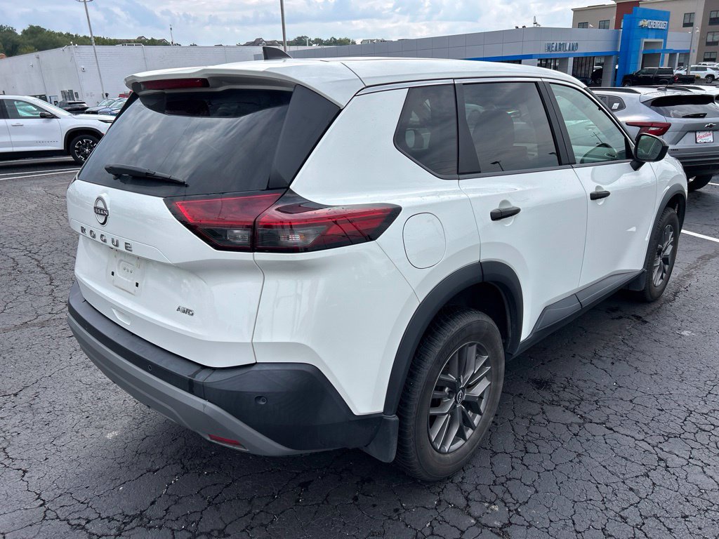 Used 2023 Nissan Rogue S AWD/4WD image 5