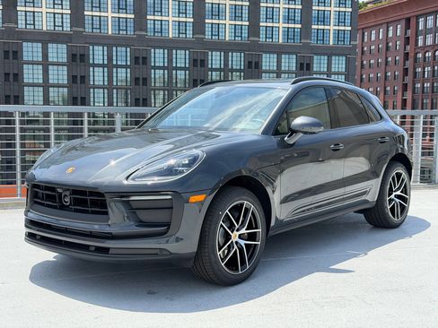 Used 2026 Porsche Macan AWD/4WD image 1