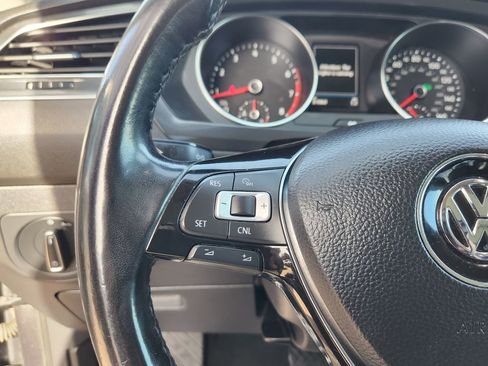 Used 2018 Volkswagen Tiguan SE w/ Panoramic Sunroof Package image 16