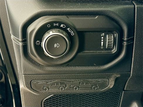 Used 2024 Jeep Wrangler Unlimited Rubicon image 10