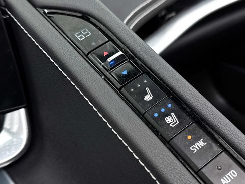 Used 2023 Chevrolet Corvette Stingray Preferred Conv RWD image 31