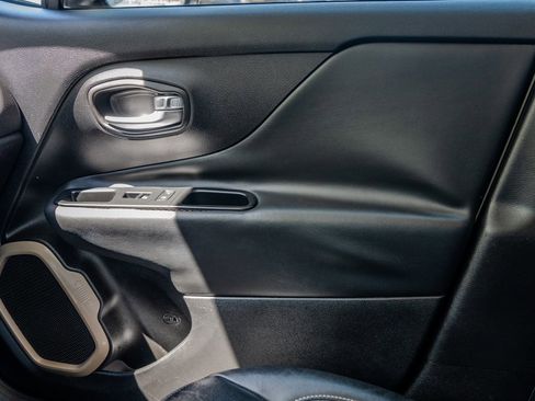 Used 2016 Jeep Renegade Limited image 23