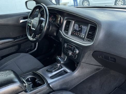 Used 2019 Dodge Charger SXT w/ Blacktop Package image 20