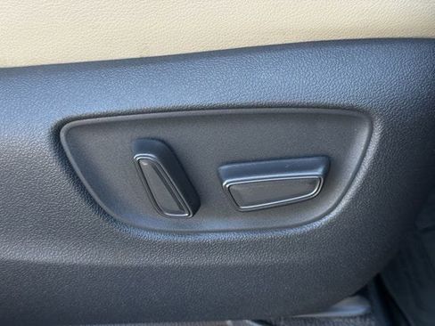 Used 2023 Toyota Sienna Limited image 32