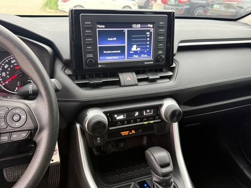 Used 2021 Toyota RAV4 LE FWD image 19