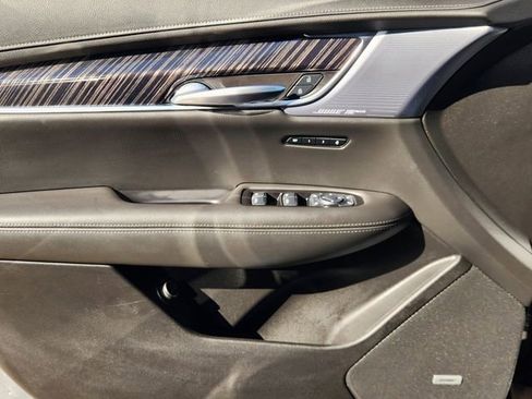 Used 2025 Cadillac XT6 Premium Luxury FWD image 22