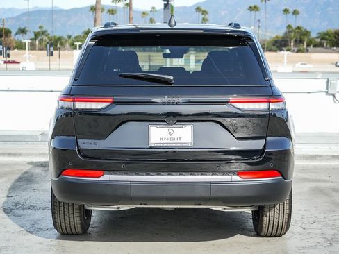 New 2026 Jeep Grand Cherokee Altitude image 8