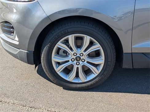 Used 2023 Ford Edge Titanium image 10