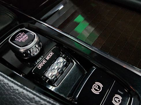 Used 2018 Volvo XC90 T5 Momentum w/ Convenience Package image 34