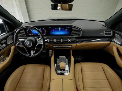 Used 2024 Mercedes-Benz GLS 580 4MATIC image 16