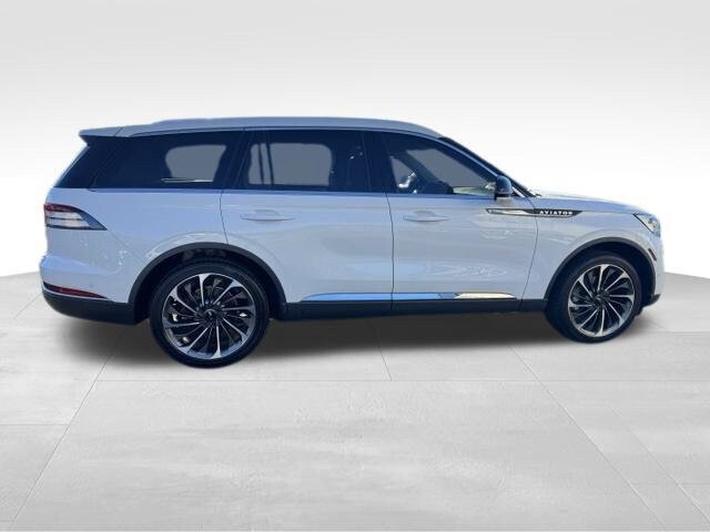 Used 2020 Lincoln Aviator Reserve w/ Equipment Group 202A AWD/4WD image 2