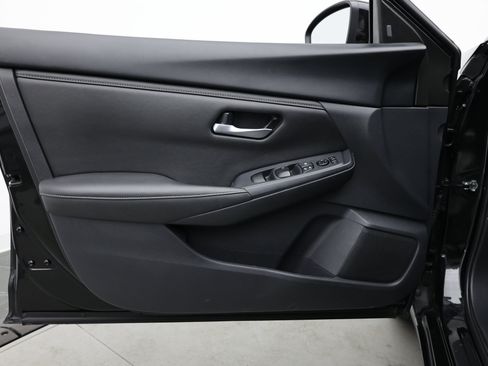 Used 2025 Nissan Sentra SV FWD image 17