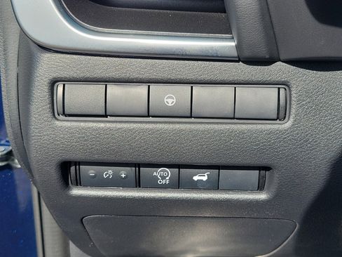 Certified 2024 Nissan Rogue SV FWD image 32
