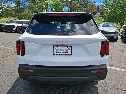 Certified 2023 Kia Sorento LX FWD image 14