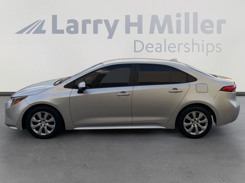 Used 2025 Toyota Corolla LE FWD image 2