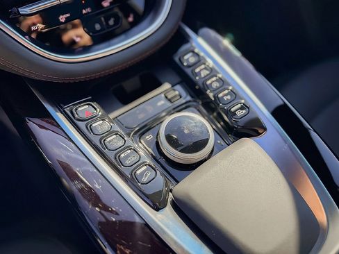 Used 2024 Aston Martin DBX image 29