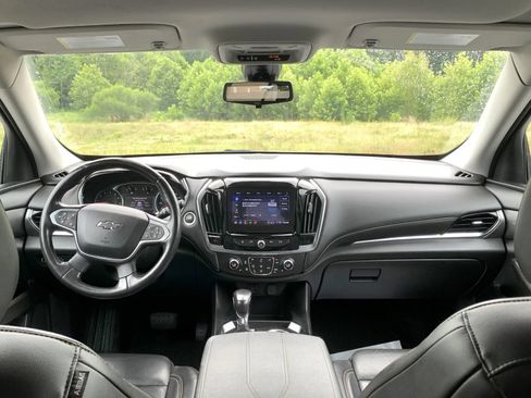 Used 2021 Chevrolet Traverse RS FWD image 13