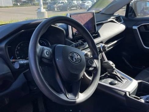 Used 2024 Toyota RAV4 LE AWD/4WD image 6