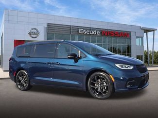 Used 2025 Chrysler Pacifica Limited FWD 360° Tour