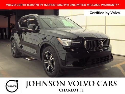 Used 2025 Volvo XC40 B5 Core AWD/4WD image 1