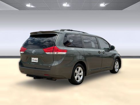 Used 2013 Toyota Sienna LE FWD image 9