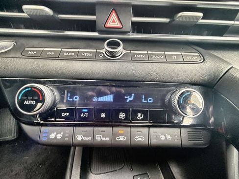 Used 2025 Hyundai Elantra Limited FWD image 19