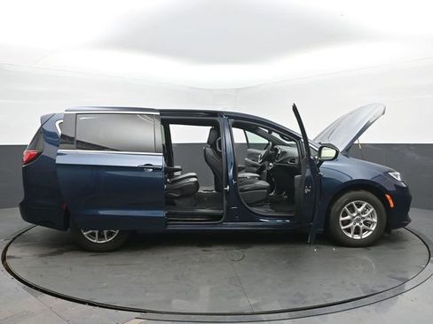 Used 2025 Chrysler Pacifica Select FWD image 57