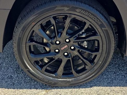 Used 2024 GMC Terrain SLT w/ Tech Package FWD image 10