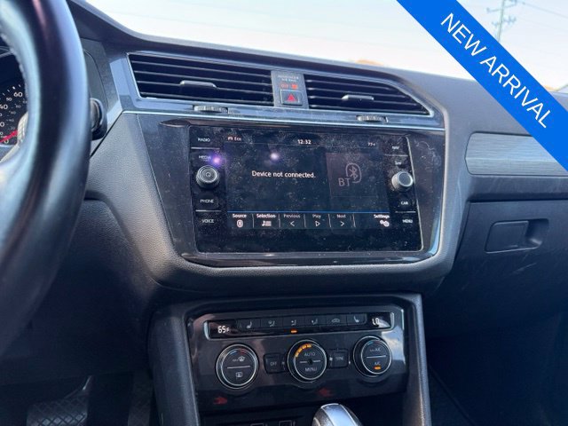 Used 2018 Volkswagen Tiguan SEL w/ 3rd Row Seat Package AWD/4WD image 11