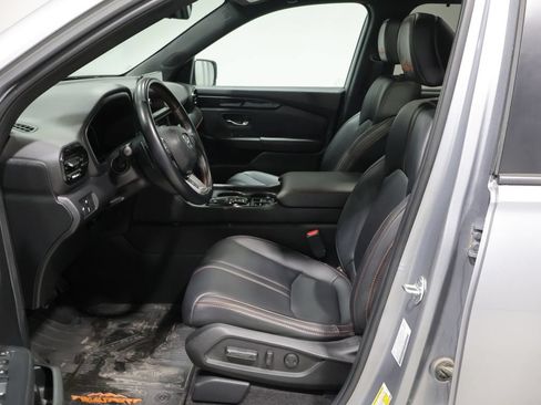 Used 2025 Honda Pilot TrailSport image 9