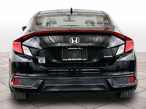 Used 2017 Honda Civic Touring image 4