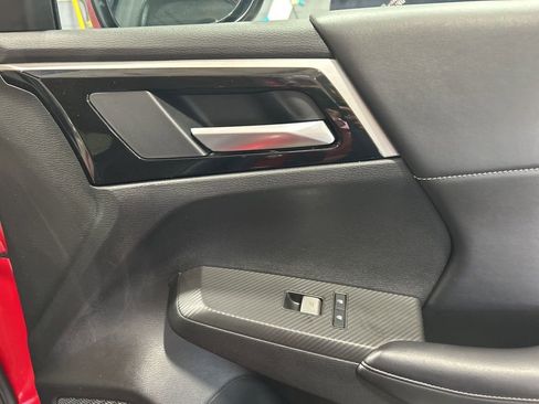 Used 2024 Mitsubishi Outlander SE image 25