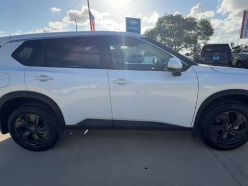 Used 2026 Nissan Rogue SV FWD image 9