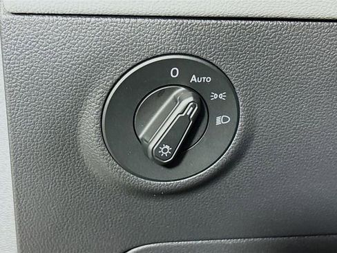 Used 2022 Volkswagen Taos SE FWD image 10