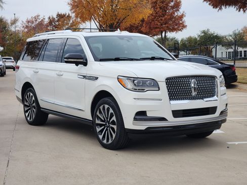 Used 2022 Lincoln Navigator Reserve image 2