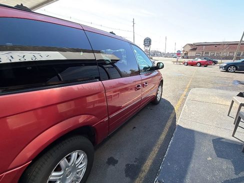 Used 2005 Chrysler Town & Country Touring w/ Luxury Group image 10