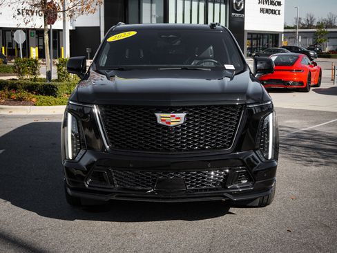 Used 2025 Cadillac Escalade V image 3