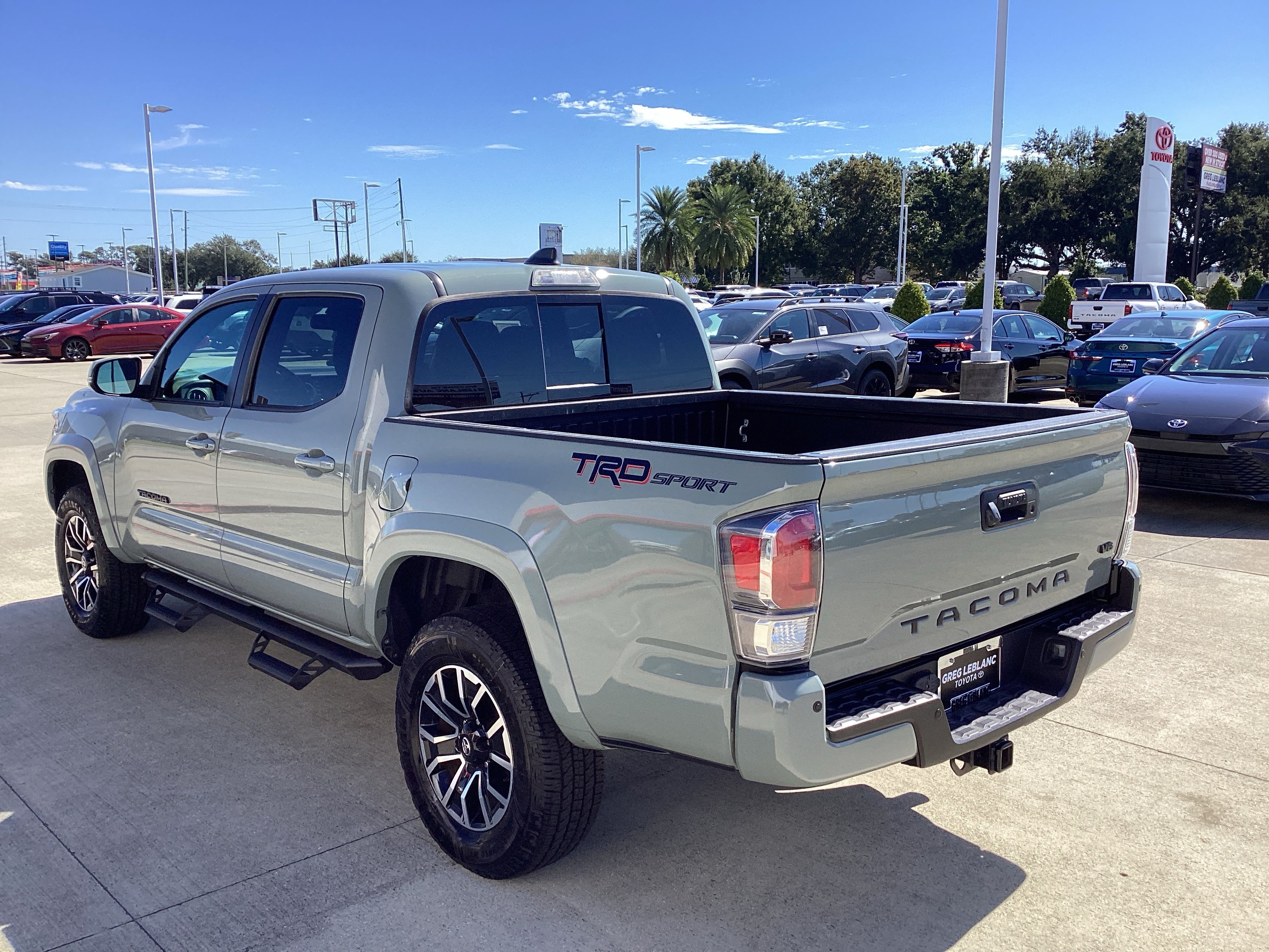 Used 2023 Toyota Tacoma TRD Sport w/ Technology Package RWD image 5