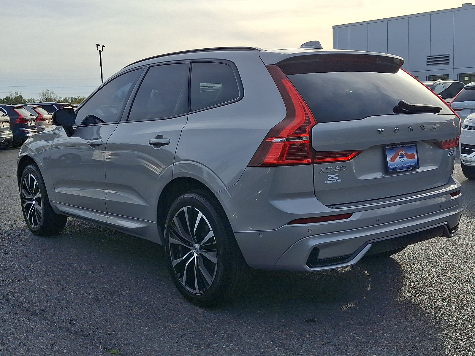 Used 2023 Volvo XC60 B5 Plus w/ Climate Package AWD/4WD image 4