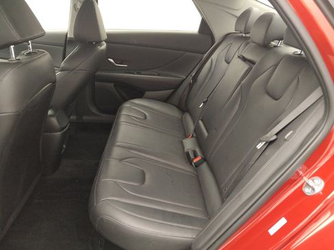 Used 2025 Hyundai Elantra Limited FWD image 18