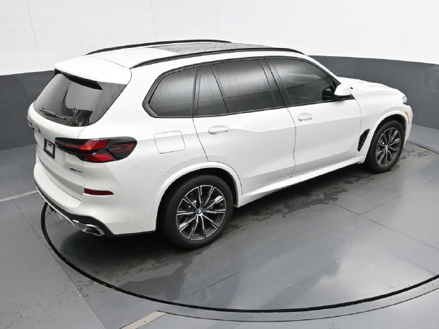 Used 2025 BMW X5 xDrive40i w/ M Sport Package AWD/4WD image 54
