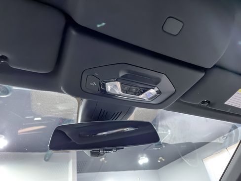 Used 2022 BMW 840i Convertible w/ Driving Assistance Package image 24