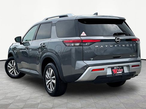 Used 2022 Nissan Pathfinder SL AWD/4WD image 4