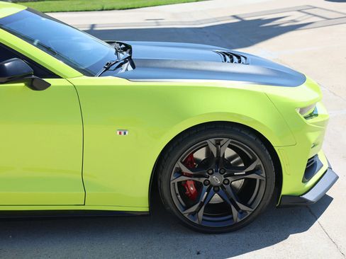 Used 2020 Chevrolet Camaro SS image 15