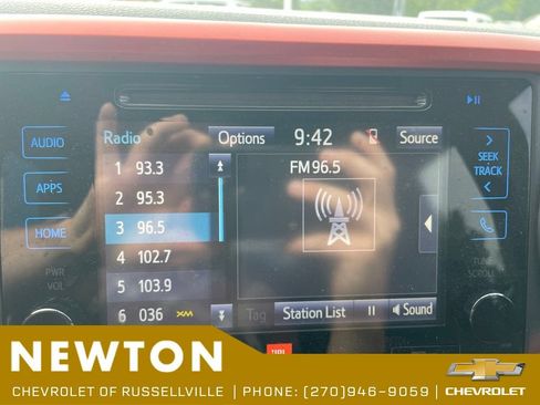 Used 2017 Toyota Tacoma TRD Sport AWD/4WD image 5